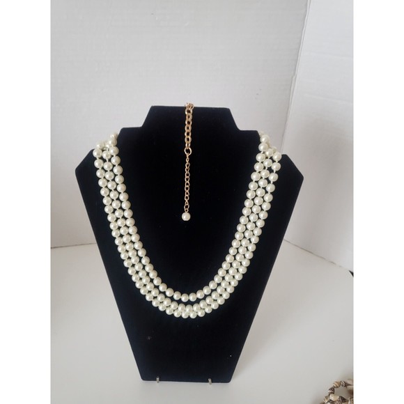 VINTAGE Triple Strand Glass beads Faux Pearl 20" Necklace With 6" Extender - Picture 4 of 5